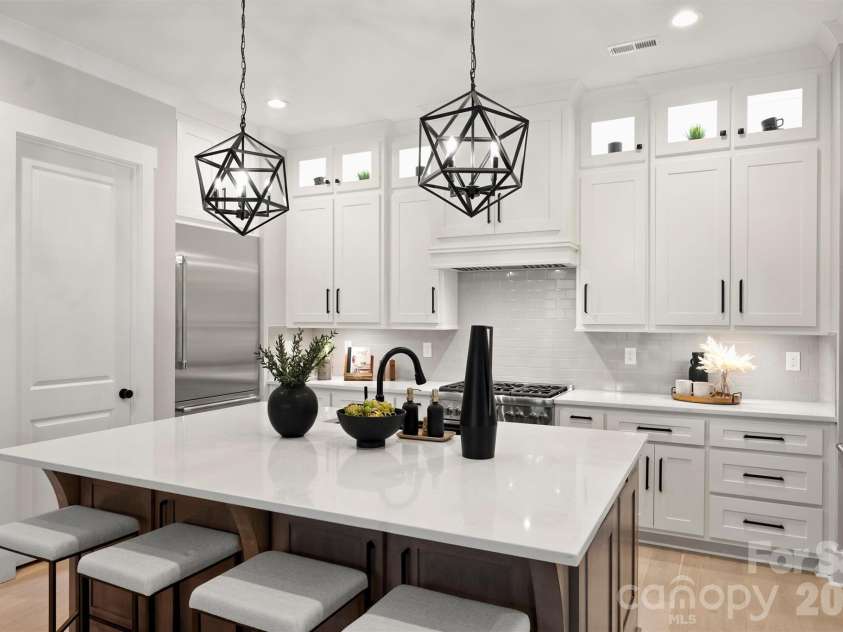 8163 Fairview Road, Charlotte, NC 28226.  MLS# CAR4350674, YatesRealty ID 38031. 