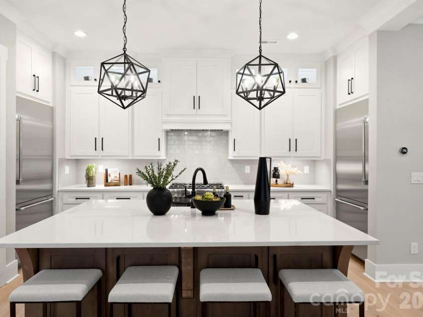 8163 Fairview Road, Charlotte, NC 28226.  MLS# CAR4350674, YatesRealty ID 38031. 