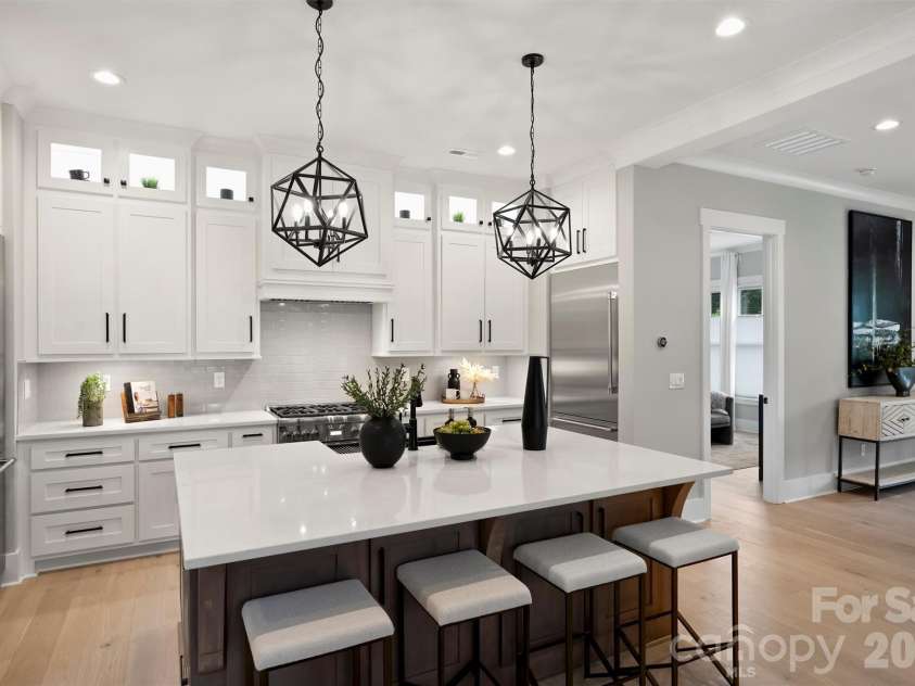8163 Fairview Road, Charlotte, NC 28226.  MLS# CAR4350674, YatesRealty ID 38031. 