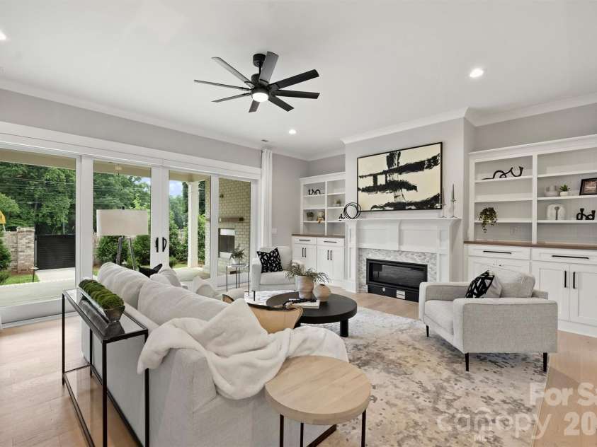 8163 Fairview Road, Charlotte, NC 28226.  MLS# CAR4350674, YatesRealty ID 38031. 