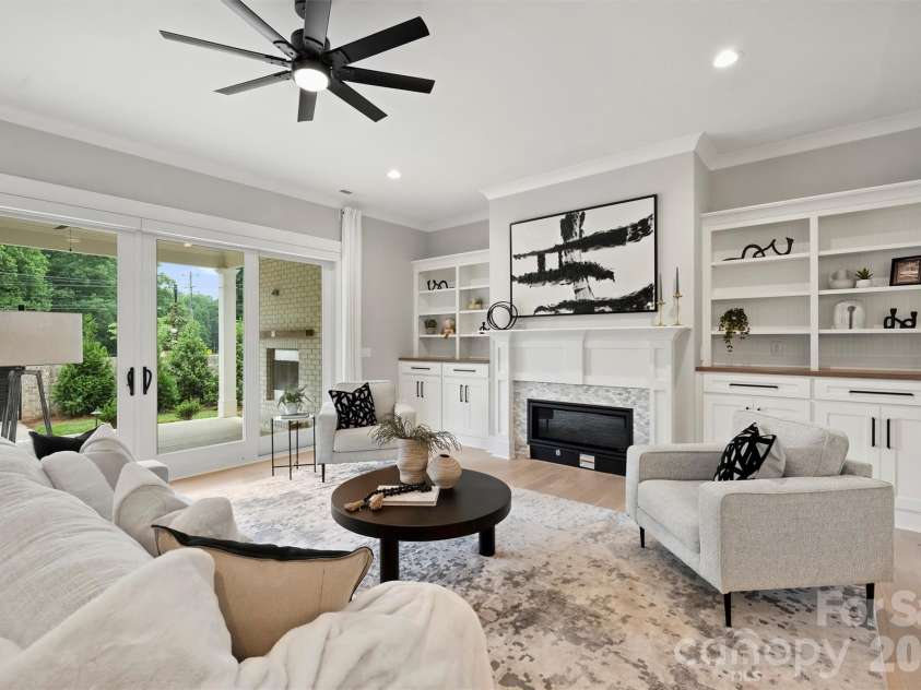 8163 Fairview Road, Charlotte, NC 28226.  MLS# CAR4350674, YatesRealty ID 38031. 