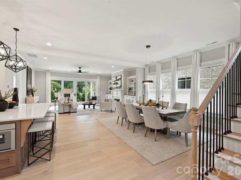 8163 Fairview Road, Charlotte, NC 28226.  MLS# CAR4350674, YatesRealty ID 38031. 