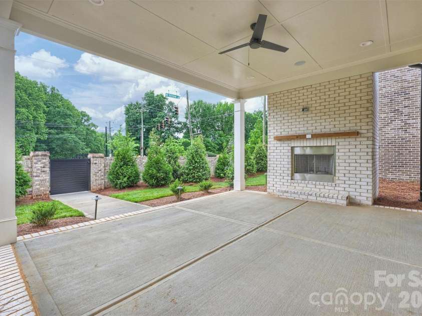 8163 Fairview Road, Charlotte, NC 28226.  MLS# CAR4350674, YatesRealty ID 38031. 