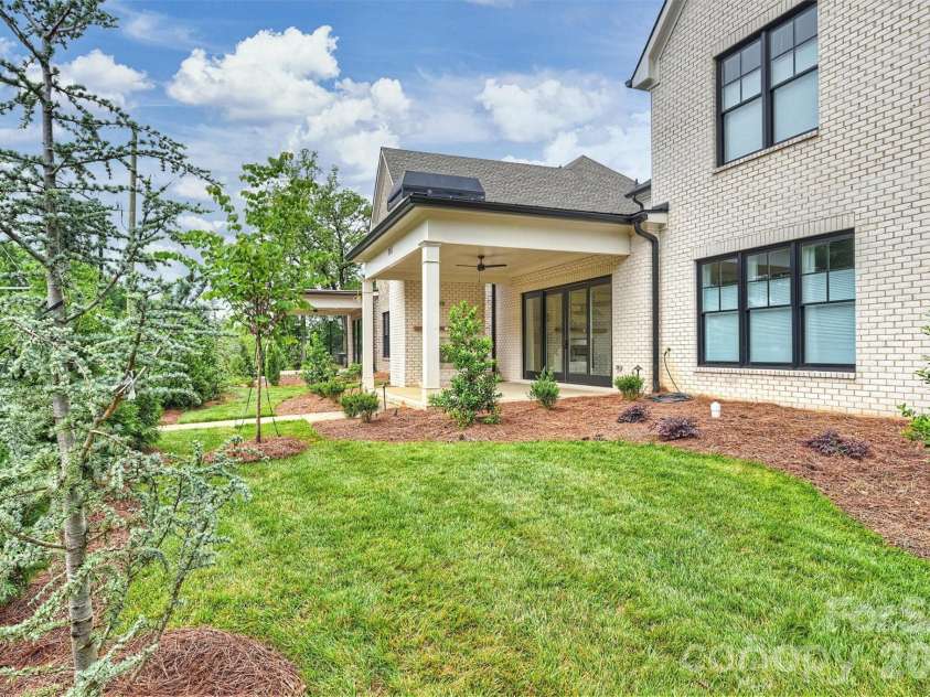 8163 Fairview Road, Charlotte, NC 28226.  MLS# CAR4350674, YatesRealty ID 38031. 