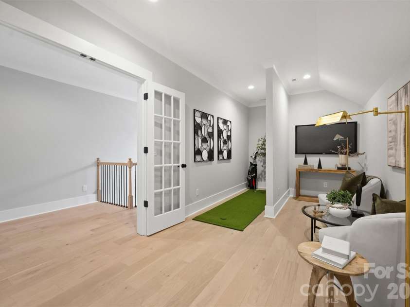8163 Fairview Road, Charlotte, NC 28226.  MLS# CAR4350674, YatesRealty ID 38031. Flex Space