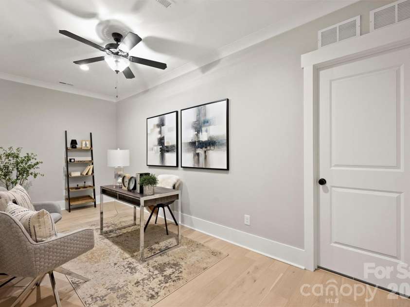 8163 Fairview Road, Charlotte, NC 28226.  MLS# CAR4350674, YatesRealty ID 38031. Flex Space