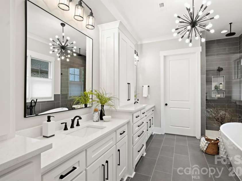 8163 Fairview Road, Charlotte, NC 28226.  MLS# CAR4350674, YatesRealty ID 38031. Primary Bath