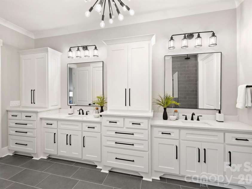 8163 Fairview Road, Charlotte, NC 28226.  MLS# CAR4350674, YatesRealty ID 38031. Primary Bath