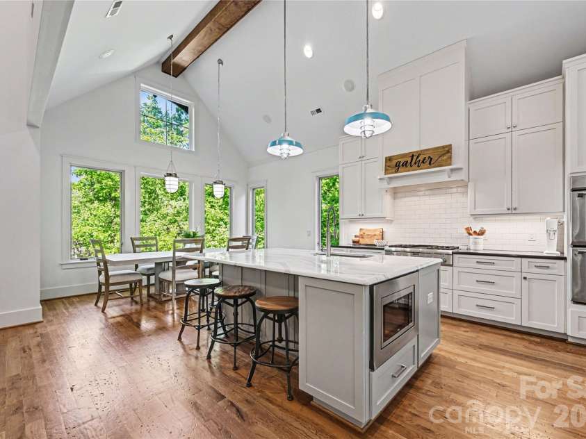 142 Lakeview Shores Loop, Mooresville, NC 28117.  MLS# CAR4376202, YatesRealty ID 38032. 