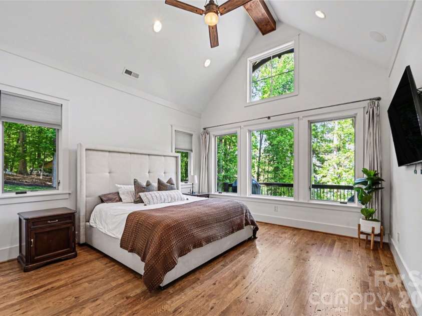 142 Lakeview Shores Loop, Mooresville, NC 28117.  MLS# CAR4376202, YatesRealty ID 38032. 