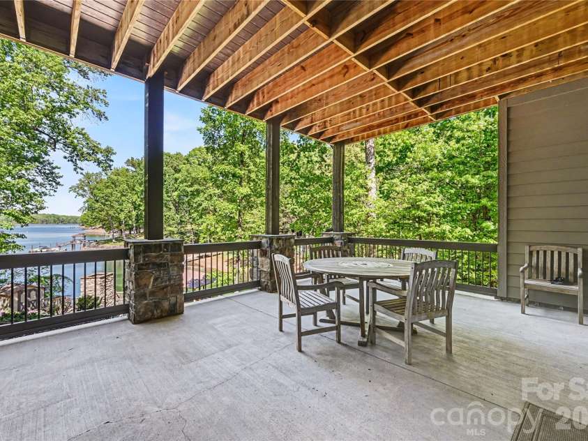 142 Lakeview Shores Loop, Mooresville, NC 28117.  MLS# CAR4376202, YatesRealty ID 38032. 