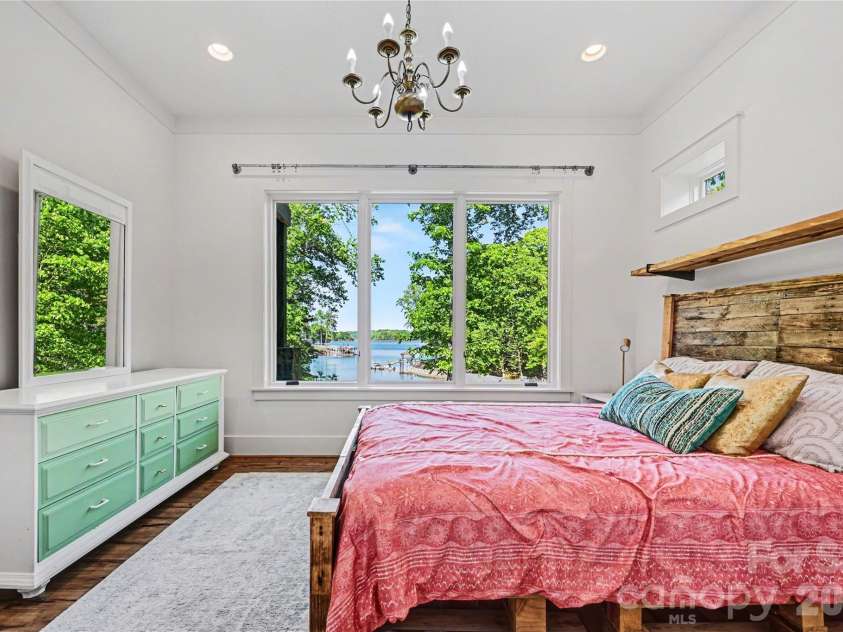 142 Lakeview Shores Loop, Mooresville, NC 28117.  MLS# CAR4376202, YatesRealty ID 38032. 