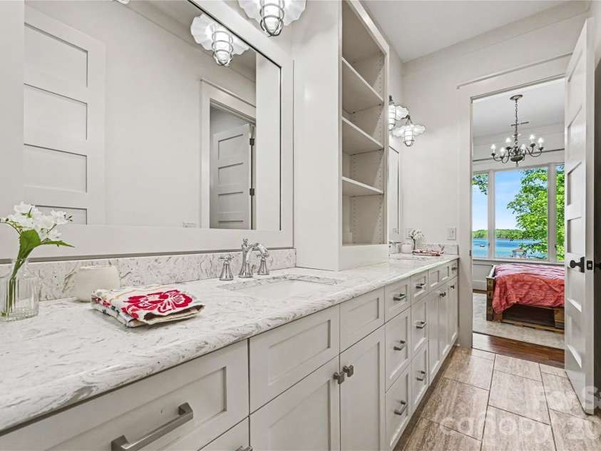 142 Lakeview Shores Loop, Mooresville, NC 28117.  MLS# CAR4376202, YatesRealty ID 38032. 