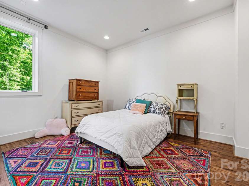 142 Lakeview Shores Loop, Mooresville, NC 28117.  MLS# CAR4376202, YatesRealty ID 38032. 