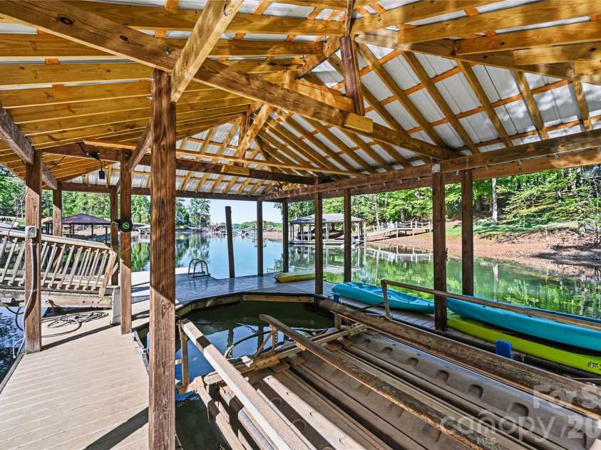 142 Lakeview Shores Loop, Mooresville, NC 28117.  MLS# CAR4376202, YatesRealty ID 38032. 