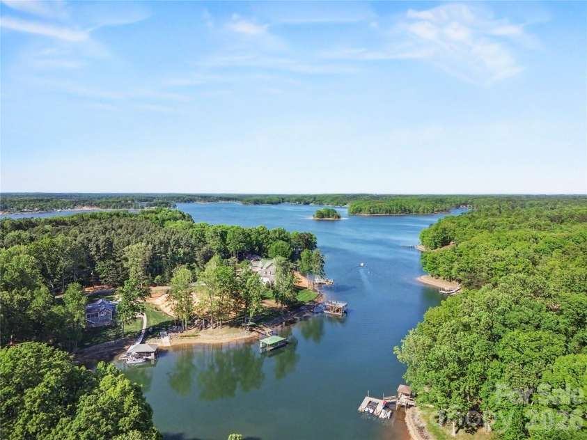 142 Lakeview Shores Loop, Mooresville, NC 28117.  MLS# CAR4376202, YatesRealty ID 38032. 