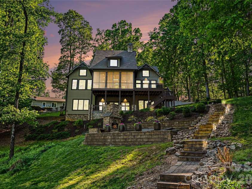 142 Lakeview Shores Loop, Mooresville, NC 28117.  MLS# CAR4376202, YatesRealty ID 38032. 