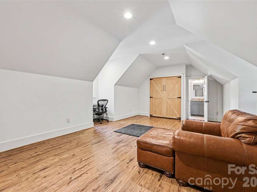 142 Lakeview Shores Loop, Mooresville, NC 28117.  MLS# CAR4376202, YatesRealty ID 38032. 