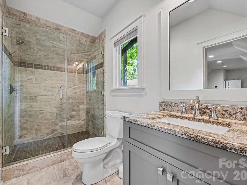 142 Lakeview Shores Loop, Mooresville, NC 28117.  MLS# CAR4376202, YatesRealty ID 38032. 