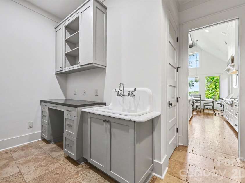 142 Lakeview Shores Loop, Mooresville, NC 28117.  MLS# CAR4376202, YatesRealty ID 38032. 