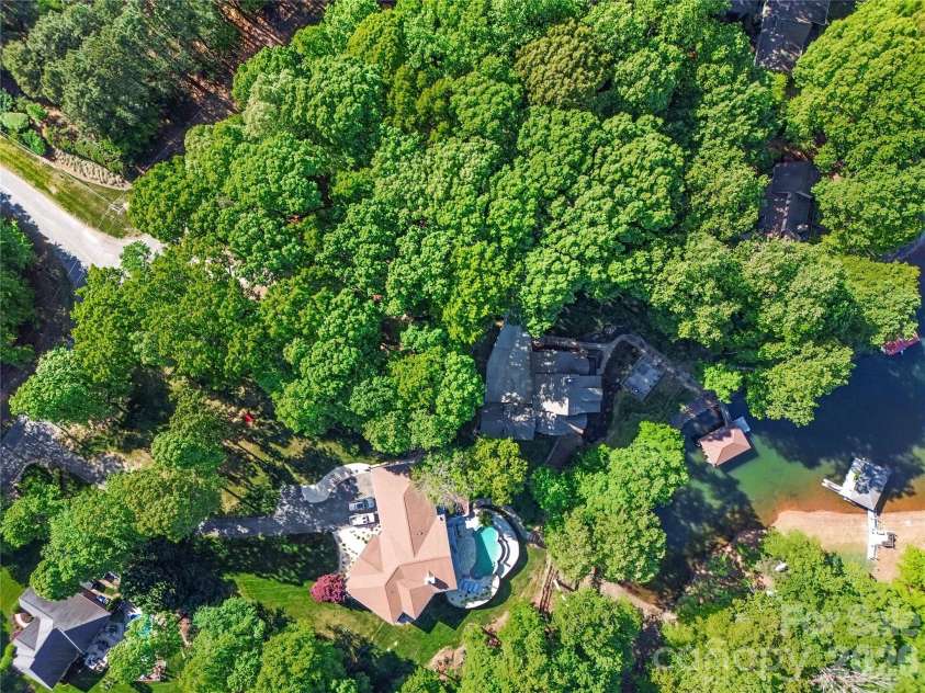 142 Lakeview Shores Loop, Mooresville, NC 28117.  MLS# CAR4376202, YatesRealty ID 38032. 