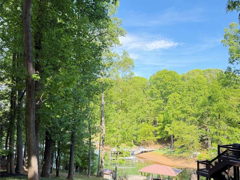 142 Lakeview Shores Loop, Mooresville, NC 28117.  MLS# CAR4376202, YatesRealty ID 38032. 