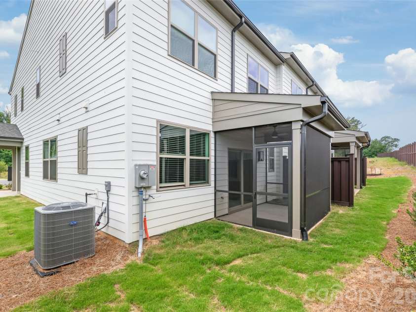 804 Garringer Place, Charlotte, NC 28208.  MLS# CAR4393386, YatesRealty ID 38033. 