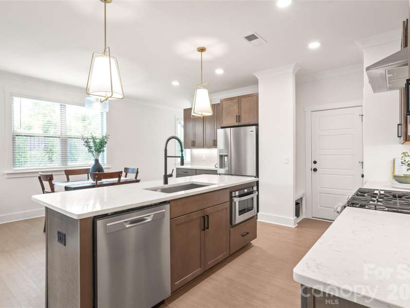 804 Garringer Place, Charlotte, NC 28208.  MLS# CAR4393386, YatesRealty ID 38033. 