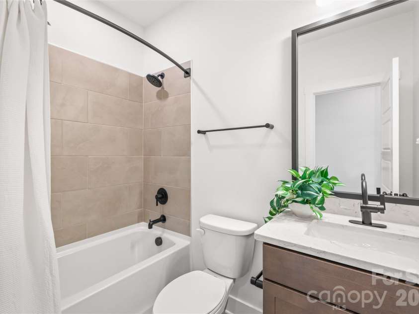 804 Garringer Place, Charlotte, NC 28208.  MLS# CAR4393386, YatesRealty ID 38033. 