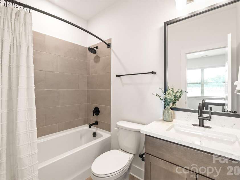 804 Garringer Place, Charlotte, NC 28208.  MLS# CAR4393386, YatesRealty ID 38033. 