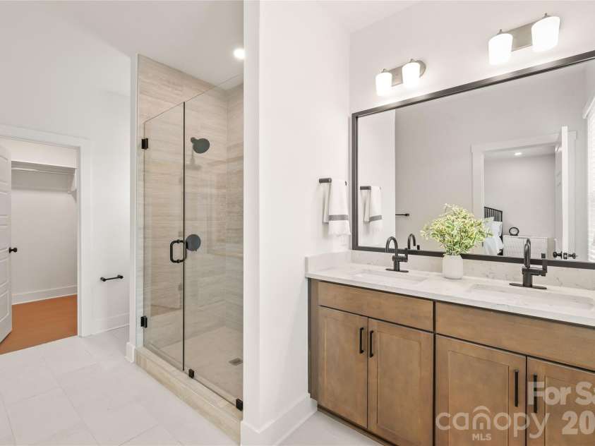 804 Garringer Place, Charlotte, NC 28208.  MLS# CAR4393386, YatesRealty ID 38033. 