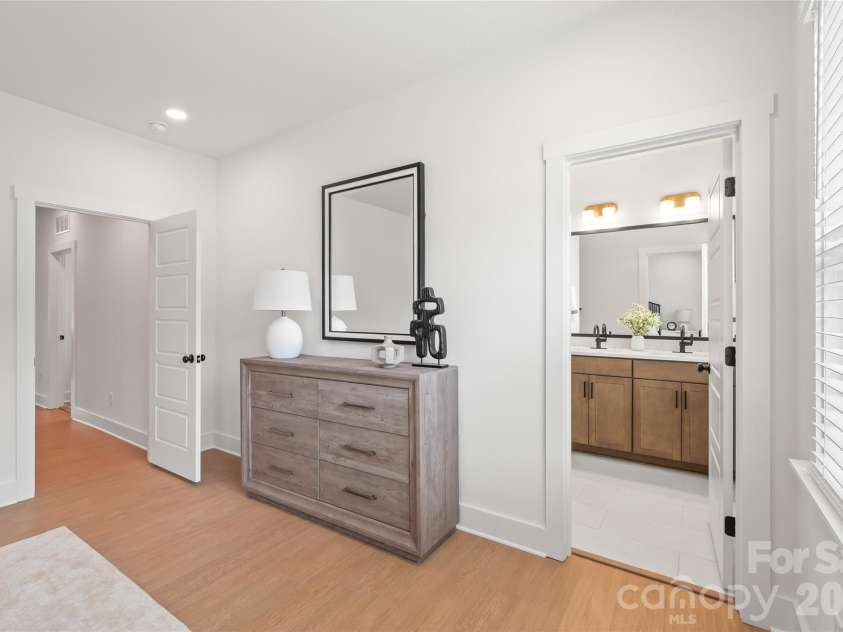 804 Garringer Place, Charlotte, NC 28208.  MLS# CAR4393386, YatesRealty ID 38033. 