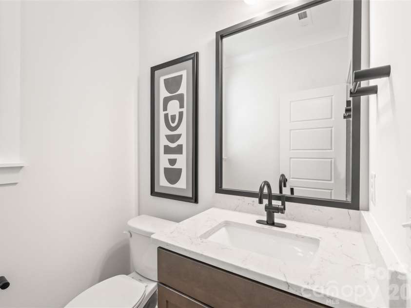 804 Garringer Place, Charlotte, NC 28208.  MLS# CAR4393386, YatesRealty ID 38033. 