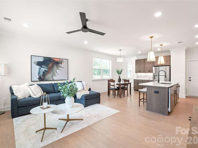 804 Garringer Place, Charlotte, NC 28208.  MLS# CAR4393386, YatesRealty ID 38033. 