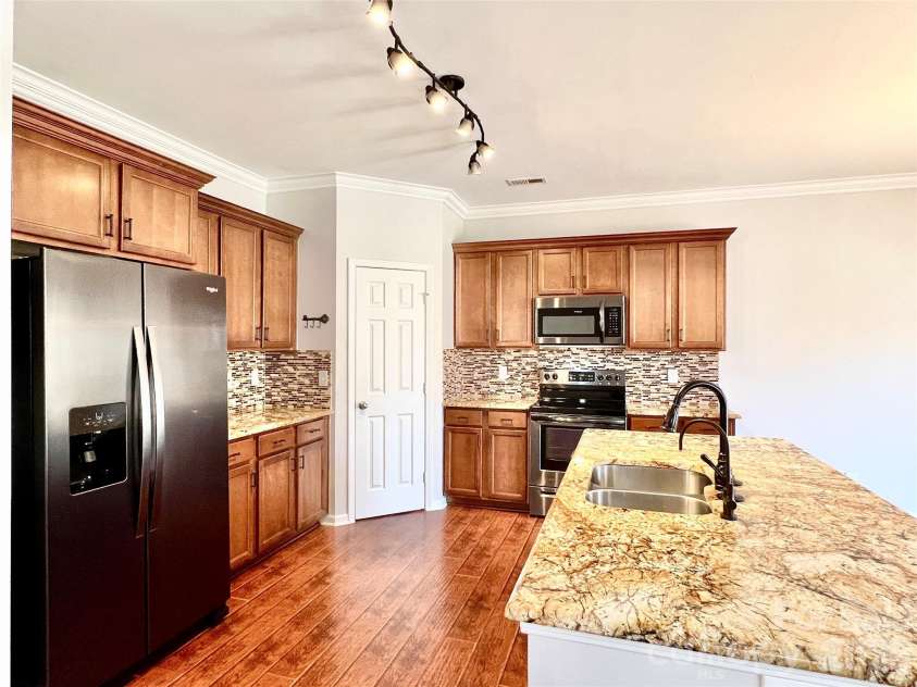 2021 Blue Stream Lane, Indian Trail, NC 28079.  MLS# CAR4379925, YatesRealty ID 38034. Granite counters, Bright open Kitchen