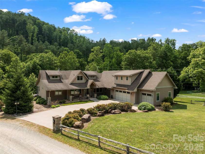 40 Shining Rock Drive, Canton, NC 28716.  MLS# CAR4391939, YatesRealty ID 38035. 