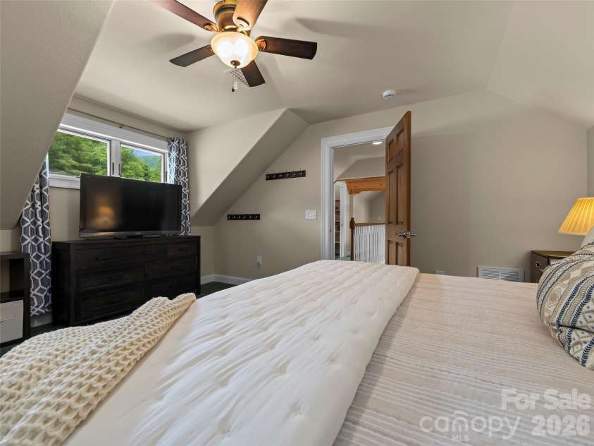40 Shining Rock Drive, Canton, NC 28716.  MLS# CAR4391939, YatesRealty ID 38035. 