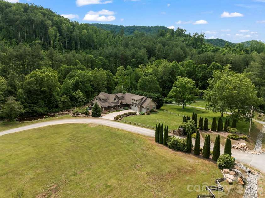 40 Shining Rock Drive, Canton, NC 28716.  MLS# CAR4391939, YatesRealty ID 38035. 