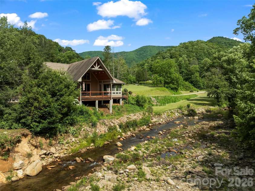 40 Shining Rock Drive, Canton, NC 28716.  MLS# CAR4391939, YatesRealty ID 38035. 