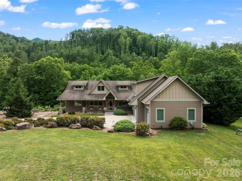 40 Shining Rock Drive, Canton, NC 28716.  MLS# CAR4391939, YatesRealty ID 38035. 