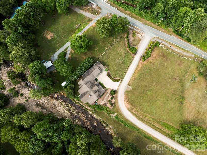 40 Shining Rock Drive, Canton, NC 28716.  MLS# CAR4391939, YatesRealty ID 38035. 
