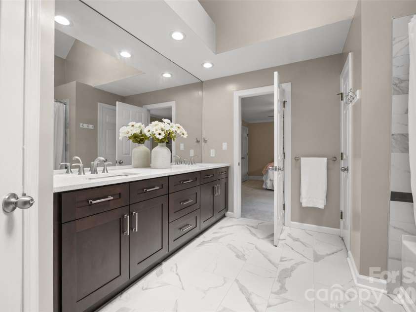 636 Landsdowne Court, Fort Mill, SC 29708.  MLS# CAR4397187, YatesRealty ID 38037. Bathroom 2