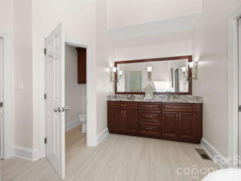 636 Landsdowne Court, Fort Mill, SC 29708.  MLS# CAR4397187, YatesRealty ID 38037. Primary Bathroom