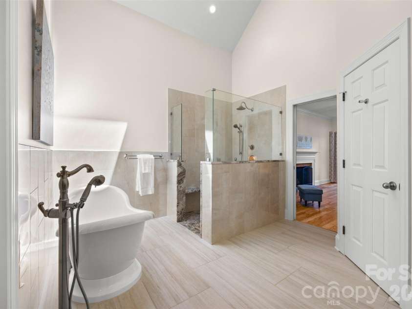 636 Landsdowne Court, Fort Mill, SC 29708.  MLS# CAR4397187, YatesRealty ID 38037. Primary Bathroom