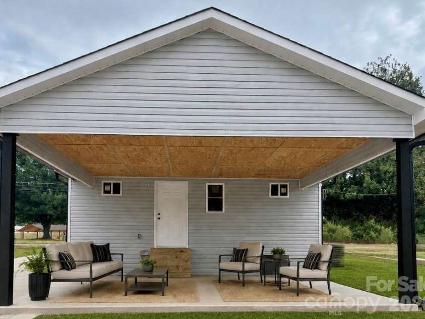 1810 Greenbriar Road, Statesville, NC 28677.  MLS# CAR4395838, YatesRealty ID 38038. 