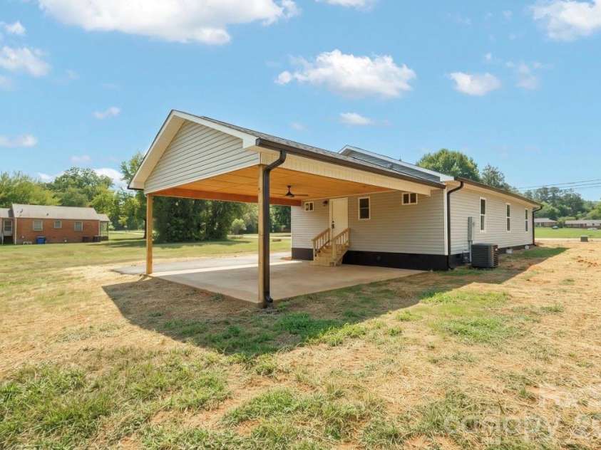 1810 Greenbriar Road, Statesville, NC 28677.  MLS# CAR4395838, YatesRealty ID 38038. Backyard