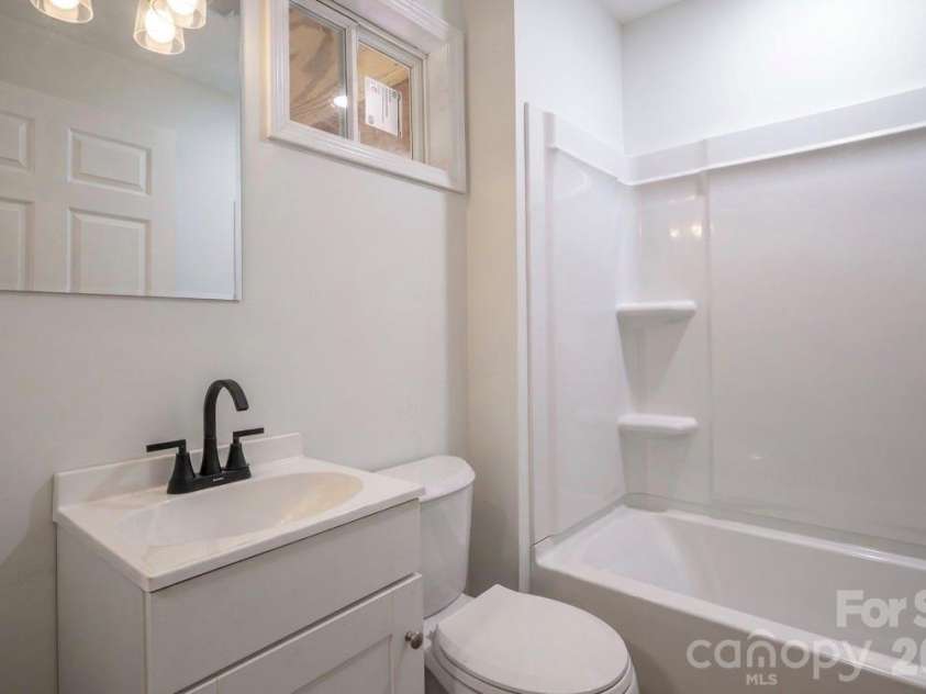 1810 Greenbriar Road, Statesville, NC 28677.  MLS# CAR4395838, YatesRealty ID 38038. Bathroom/2