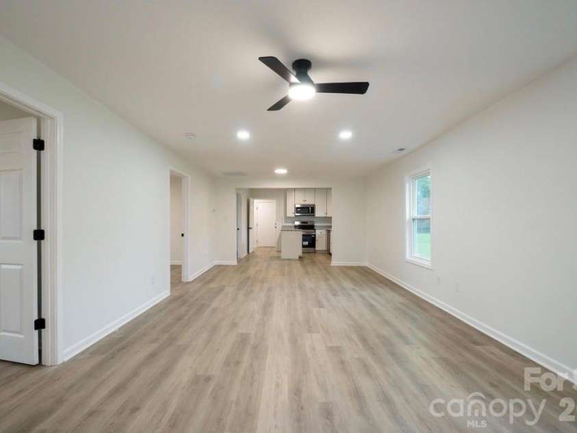 1810 Greenbriar Road, Statesville, NC 28677.  MLS# CAR4395838, YatesRealty ID 38038. Front Entry