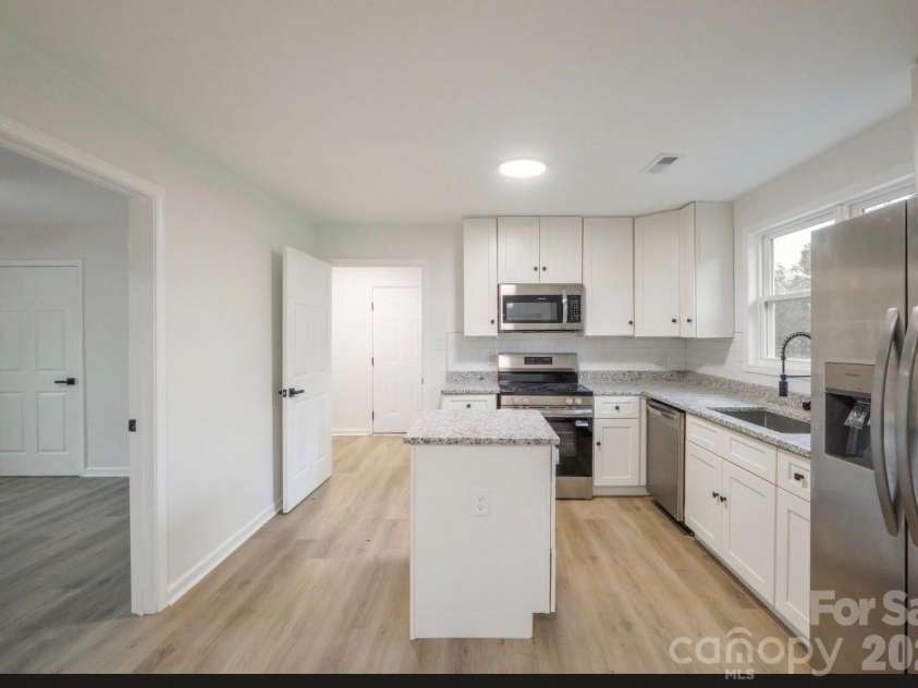 1810 Greenbriar Road, Statesville, NC 28677.  MLS# CAR4395838, YatesRealty ID 38038. Kitchen