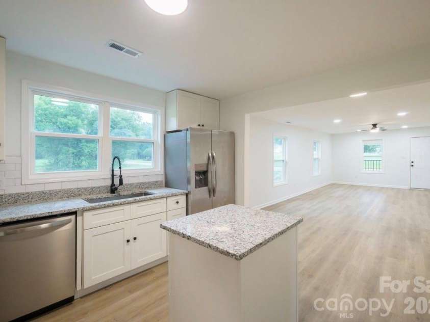 1810 Greenbriar Road, Statesville, NC 28677.  MLS# CAR4395838, YatesRealty ID 38038. Kitchen